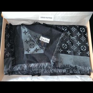 Louis Vuitton Accessories - Louis Vuitton silk scarf Louis Vuitton Accessories - Louis Vuitton silk scarf